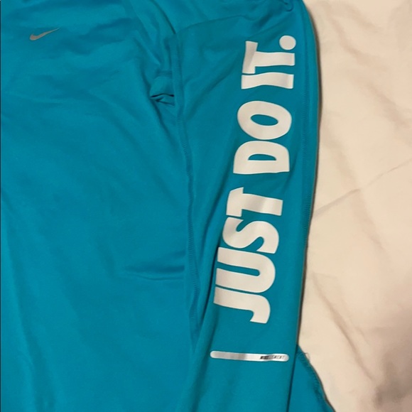 🐝 Nike Dryfit running top - Picture 2 of 6